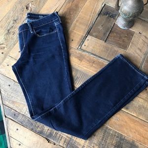 Levi’s Mid Rise Straight Jean Size 28